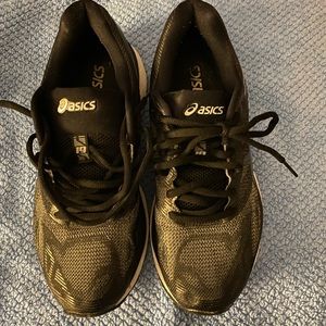 Asics Gel 19, size 7 women, black and silver